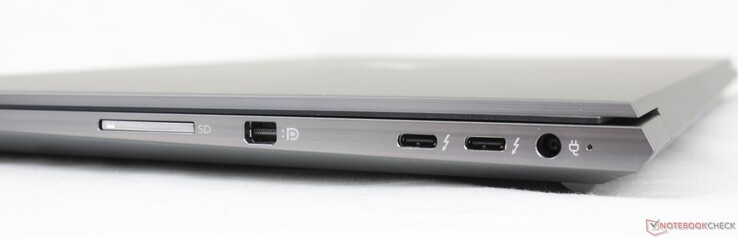 Rechts: SD-kaartlezer, Mini-DisplayPort 1.4, 2x USB-C w/ Thunderbolt 4 PD + DP, AC-adapter
