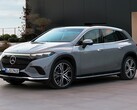 De elektrische Mecedes EQE SUV moet het gat vullen tussen de EQC en de Tesla Model X-concurrent EQS, die op deze foto te zien is (Afbeelding: Mercedes-Benz)