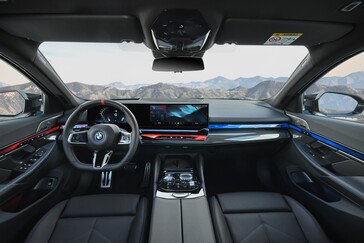 BMW is dezelfde weg ingeslagen als veel EV-fabrikanten als het gaat om UI en interieurdesign. Er is tenminste nog stuurwielbediening. (Afbeelding bron: BMW)