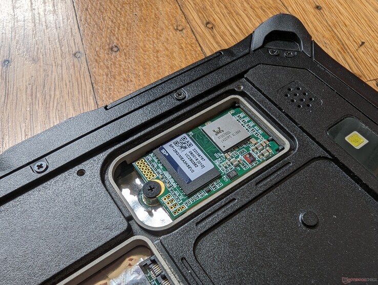 M.2 2242 SSD is verwijderbaar in tegenstelling tot de meeste andere tablets