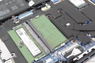 Toegankelijke 2x SODIMM-sleuven. We kunnen wat lichte elektronische ruis waarnemen van onze testunit