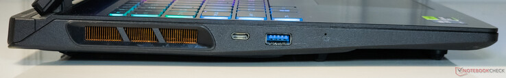Links: Thunderbolt 4, USB 3.2 Gen1 Type-A