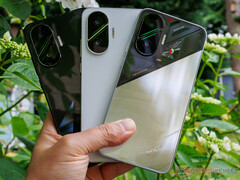 Pageheader Xiaomi laat hints vallen over Poco F7 smartphone in vroeg goedgekeurde foto's en unboxing video Abstract Xiaomi heeft nu de Poco F7 onthuld in drie lanceringskleuropties. Hoewel het bedrijf voorlopig zwijgt over de specificaties, heeft de Poco F7 Limited Edition een voorproefje gegeven van wat er komen gaat van de derde en waarschijnlijk goedkoopste editie in de Poco F7-serie. Keywords Xiaomi, Xiaomi Poco F7, Poco F7, Android, smartphone, Qualcomm, Qualcomm Snapdragon Afbeelding header We hebben de Poco F7 al in handen met zijn drie lanceringskleuropties. (Afbeeldingsbron: Notebookcheck) #text Xiaomi heeft de Poco F7 onthuld in aanloop naar zijn volledige debuut op 24 juni. Zoals we apart hebben vermeld, heeft het bedrijf toegezegd het toestel niet alleen in India, maar ook wereldwijd aan te bieden. Overigens is er nu bewijs van het eerste op Geekbench verschenen. In de aanloop naar volgende week heeft Xiaomi ons toestemming gegeven om foto's van de Poco F7 in zijn drie lanceringskleuren te publiceren. Hieruit kunnen we bevestigen dat het toestel een metalen frame heeft met bijbehorende knoppen en een opvallende camerabehuizing. Hoewel het uiterlijk anders doet vermoeden, zijn de groene flitsen op elke lens puur decoratief en geen actieve LED's. Ondertussen lijkt het erop dat zelfs de Limited Edition-versie klaar is voor een wereldwijde release. Het Limited Edition-model, dat een quasi-transparante afwerking heeft, onthult ook dat de Poco F7 zal worden geleverd met een Qualcomm Snapdragon-chipset en een 50 MP primaire camera met OIS, net als de Poco F7 Pro ervoor (momenteel $599,99 op Amazon). Helaas kunnen we in dit stadium nog geen verdere specificaties delen. Bekijk de onderstaande video van TechTablets voor meer details in de aanloop naar het lanceringsevenement van aanstaande dinsdag. Bron(nen): Notebookcheck & TechTablets https://www.youtube.com/watch?v=t-YuUf7rufs Amazon link https://www.amazon.com/Xiaomi-Tmobile-Global-Unlocked-24117RK2CG/dp/B0F2N4MPTC Gelinkte artikelen Opmerkingen metalen frame, metalen knoppen zoals verwacht, limited edition heeft een quasi-transparante afwerking