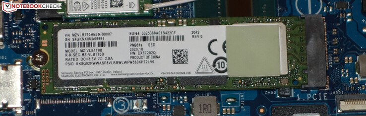 Een NVMe SSD dient als systeemschijf.