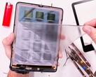Het Kindle Colorsoft-display heeft een vrij zacht plastic oppervlak (Afbeelding bron: JerryRigEverything)