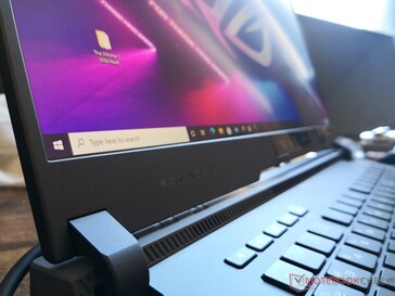 Onderkant rand is nog steeds dik in vergelijking met de meeste andere 17,3-inch gaming laptops