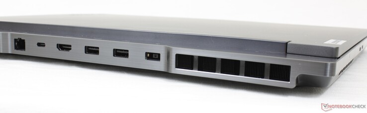 Achterkant: RJ-45, USB-C 3.2 Gen. 2 (DisplayPort 1.4 + 135 W Power Delivery), HDMI 2.1, USB-A 3.2 Gen. 1, USB-A 3.2 Gen. 1 (Altijd aan), AC-adapter
