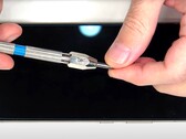 Een krastest van de Samsung Galaxy S24 Ultra met een Mohs hardheidskit wijst op vooruitgang in de krasbestendigheid van Gorilla Glass Armor. (Afbeelding: PBKReviews)