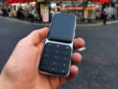 De Sidephone (foto) heeft een uniek verwisselbaar toetsenbord dat magneten en clips gebruikt. (Afbeeldingsbron: Reddit)
