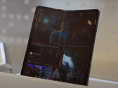 De Flex In N Out is geen Galaxy Z Fold5 prototype. (Beeldbron: Linus Tech Tips)