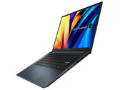 De Vivobook Pro 14 OLED combineert de Core i7-12700H en RTX 3050 in een 1,4 kg wegend pakket. (Afbeelding bron: ASUS)