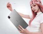 Honor MagicPad 4, afgebeeld met de bijbehorende stylus in een teaserafbeelding
