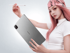 Honor MagicPad 4, afgebeeld met de bijbehorende stylus in een teaserafbeelding