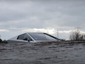 Tesla Cybertruck met waadmodus om door diep water te rijden (afbeelding: TechRax / Youtube)