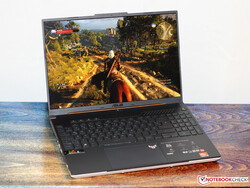 De Asus TUF Gaming A16 Advantage Edition FA617XS, testapparaat geleverd door Asus Duitsland.