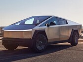Een Tesla Cybertruck. Een aankomende update zal de truck in staat stellen om andere Cybertrucks op de weg te herkennen en weer te geven (Afbeelding bron: Greg Pajo/Car and Driver)