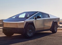 Een Tesla Cybertruck. Een aankomende update zal de truck in staat stellen om andere Cybertrucks op de weg te herkennen en weer te geven (Afbeelding bron: Greg Pajo/Car and Driver)