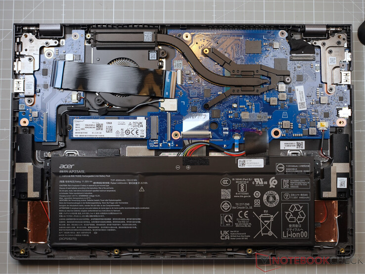 De Acer Chromebook 514 (CB514-4H/CB514-4HT) opende