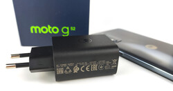 Motorola Moto G52 wordt geleverd met een oplader.