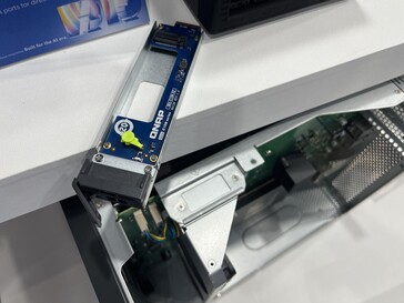 De E1.S-adapter voor 2280er-SSD.