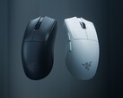 Razer Viper V4 Pro draadloze gamingmuis getoond in zwart en wit