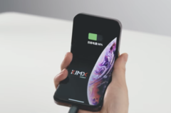 De Apple iPhone 'V' combineert onderdelen van meerdere clamshell foldables. (Beeldbron: Bilibili)