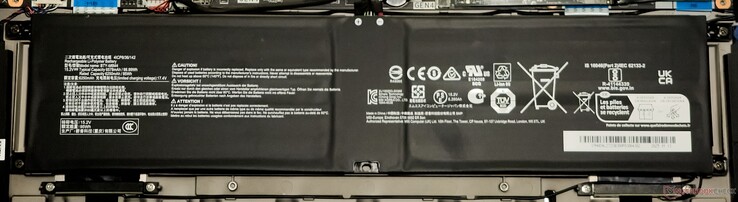 De 99,9 Whr batterij gaat niet lang mee