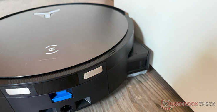 Dankzij de uitschuifbare rol veegt de Deebot X11 OmniCyclone niet alleen grondig, maar ook bijna randloos schoon