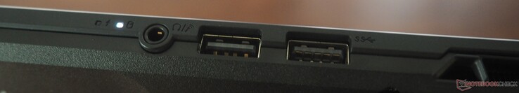 Rechterkant: 3,5 mm audio, USB-A 2.0, USB-A 3.2 Gen1