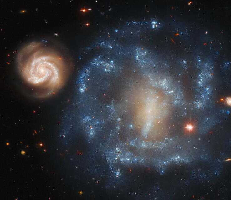 Hubble-opname van Arp 4 (Afbeeldingsbron: diverse; zie bronnen)