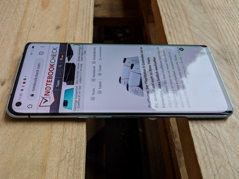 Oppo Reno4 Pro buiten