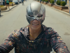 Een screengrab van John Cena in de hoofdrol als Peacemaker in de officiële trailer van Peacemaker Seizoen 2 (bron: DC YT)