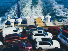 Amerikaanse autofabrikanten zoals General Motors (GM) produceren verschillende automodellen offshore. (Afbeeldingsbron: Unsplash, bewerkt)