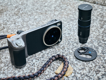 De X300 Pro met de Grip Kit en teleconverter (bron: Alex Wätzel)