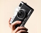 Het is u vergeven als u de Camp Snap CS-Pro (hier afgebeeld) aanziet voor een namaak Fuji X100VI (Afbeelding bron: Camp Snap)