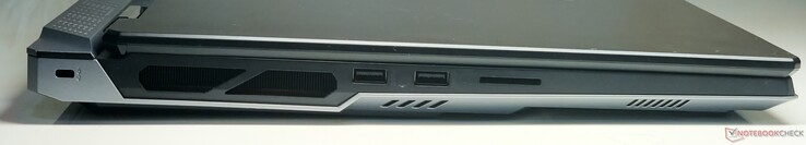 Links: Kensington-slot, 2x USB 3.2 Gen2 Type-A, SD-kaartlezer