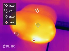 De hot spot aan de voorkant is niet bepaald koel met 38°C.