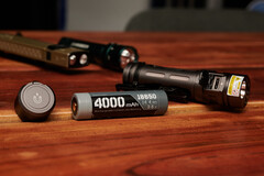 Loop Gear SK06 met een 18650-batterij en magnetische achterkap