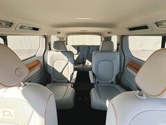 Interieur van een Volkswagen ID.Buzz met kapiteinsstoel (Afbeelding bron: Kirsten Alana)