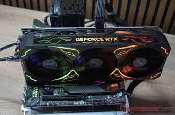 De KFA2 GeForce RTX 4080 Super SG tijdens geluidsmeting