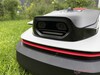De camera en de LED vormen een grijnzend gezicht