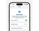 Promotionele afbeelding voor Apple's iCloud Drive weergegeven op een iPhone tegen een witte achtergrond. (Afbeelding Bron: Apple)