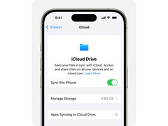Promotionele afbeelding voor Apple's iCloud Drive weergegeven op een iPhone tegen een witte achtergrond. (Afbeelding Bron: Apple)
