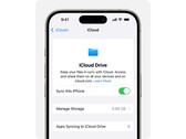 Promotionele afbeelding voor Apple's iCloud Drive weergegeven op een iPhone tegen een witte achtergrond. (Afbeelding Bron: Apple)