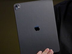 De volgende Apple iPad Pro 13 vanaf de achterkant (Afbeelding bron: Wylsacom)