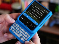 Clicks Keyboard is nu beschikbaar voor bepaalde Android telefoons, waaronder Motorola's Razr 2024-serie. (afbeeldingsbron: Clicks)