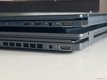 Zenbook Duo OLED (onder) vs. Zenbook 14 OLED (boven)