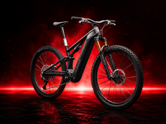 De S-Works Turbo Levo R Ultralight eMTB biedt een koppel van 111 Nm en een piekvermogen van 850 W