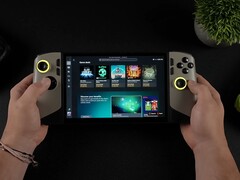 MSI Claw 8 AI handheld gaming-pc met de nieuwe Windows 11 Xbox Full-Screen Experience-interface, waarop de Game Pass-bibliotheek op het scherm wordt getoond. (ETA PRIME via YouTube)