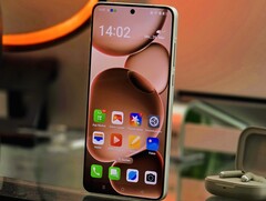 Oppo Find X8 Ultra in review. (Afbeeldingsbron: Marcus Herbrich/Notebookcheck)